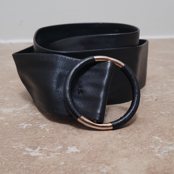 Marshall Fields Accessories - Vintage Marshall Fields Women's Black Leather Round Buckle Belt